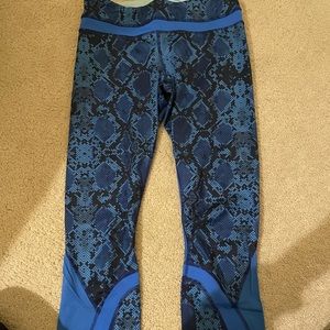 Lulu Lemon Crop Ziggy Snake leggings